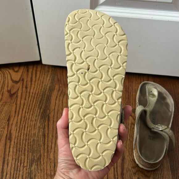 Birkenstock Women Gizeh Metallic Gold Sandals sz 38 7.5 Regular - Picture 5 of 6